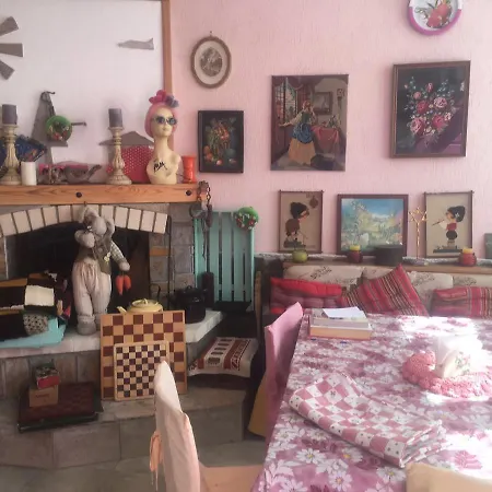 The Pink House * Polkovnik Serafimovo